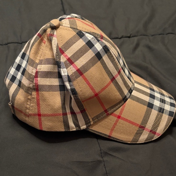Burberry Beige Checkered Cap - Picture 2 of 6